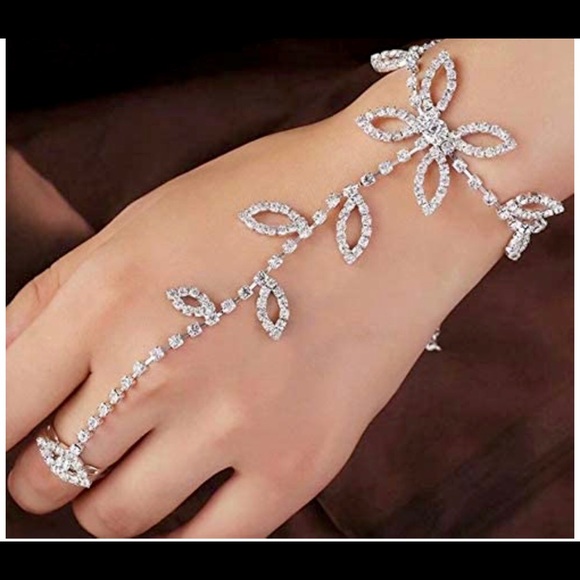 Jewelry - Buy 2 get 1 free gorgeous ring bracelet chain